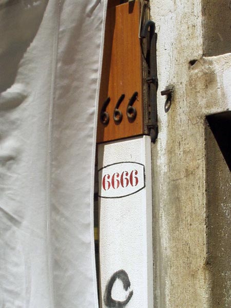 666 — дом № 6666         | Венеция _ Биеннале 2004