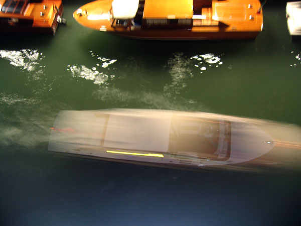 лодка в движении        | Венеция _ Биеннале 2004