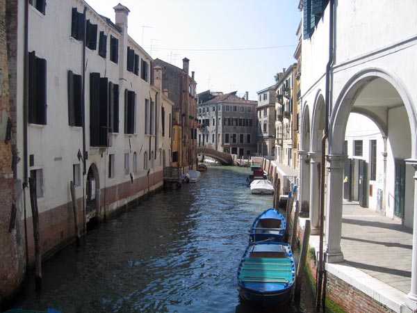 канал, арки       | Венеция _ Биеннале 2004