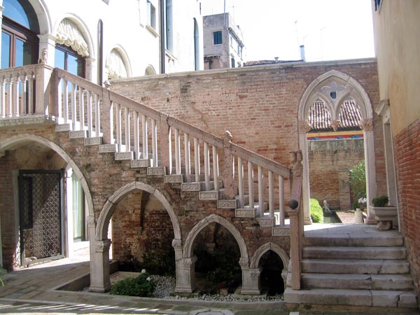 Венецианская готика       | Венеция _ Биеннале 2004