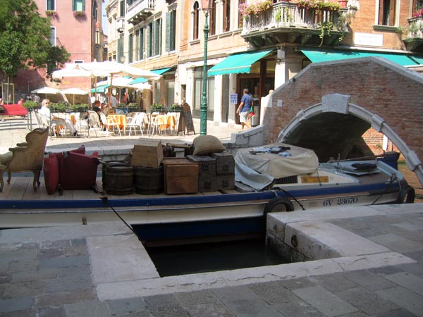 плавающий антиквариат       | Венеция _ Биеннале 2004