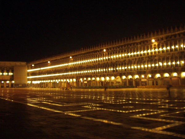 площадь Сан-Марко — ночная подсветка       | Венеция _ Биеннале 2004