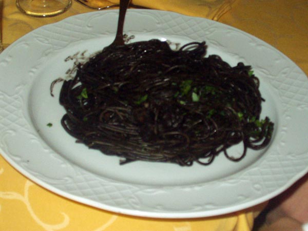 чёрные макароны с каракатицей      | Венеция _ Биеннале 2004