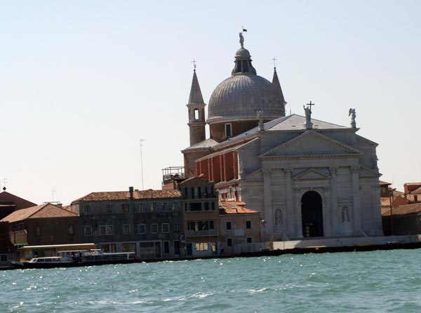 церковь и домики       | Венеция _ Биеннале 2004
