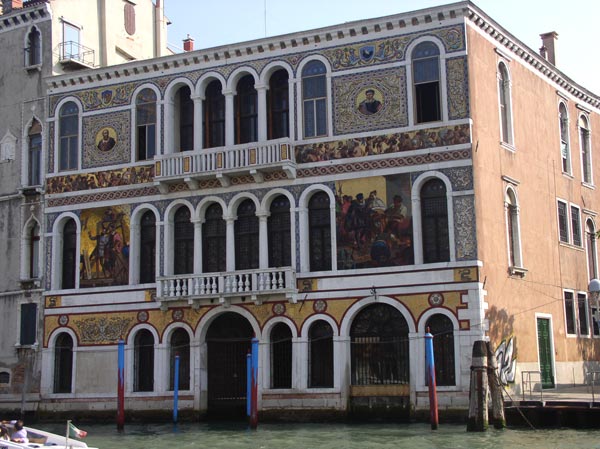 фасад с росписями       | Венеция _ Биеннале 2004
