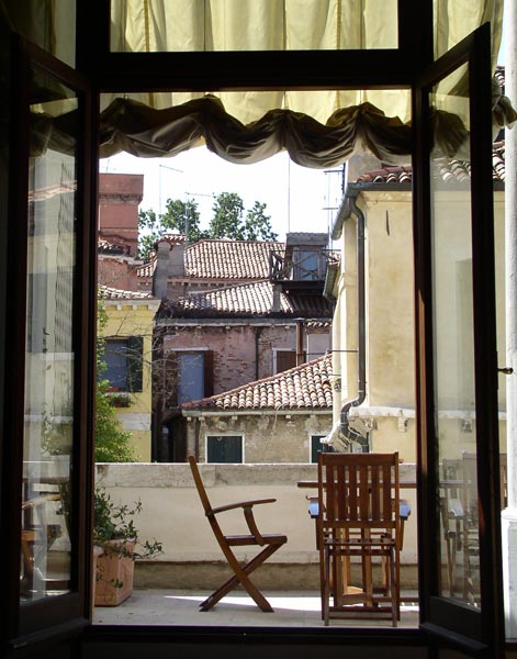 стулья, крыши       | Венеция _ Биеннале 2004